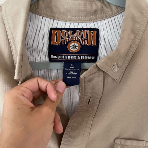 Duluth trading tan vented button up‎ - Picture 3 of 5